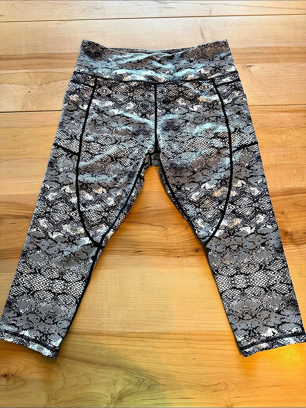 Zyia Animal Print Leggings in Black & White Like New